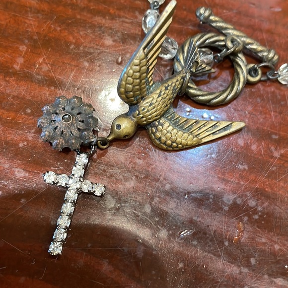 Vintage style Bird with rhinestone cross toggle closure necklace - Picture 2 of 3
